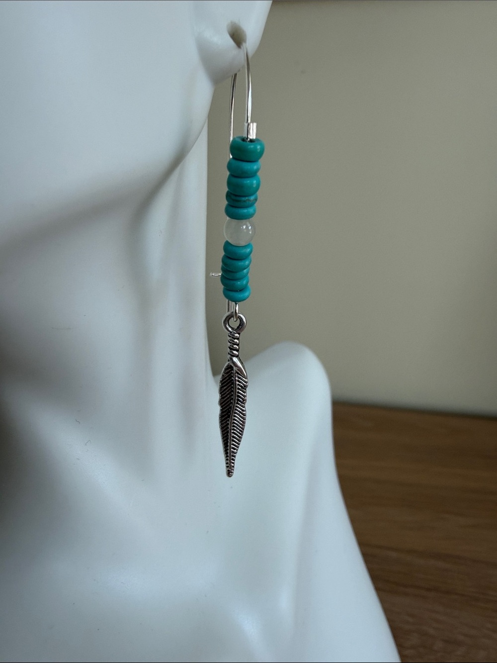 HAND CRAFTED TURQUOISE & WHITE QUARTZ FEATHER DANGLE EARRINGS Boho Western - Picture 3 of 9
